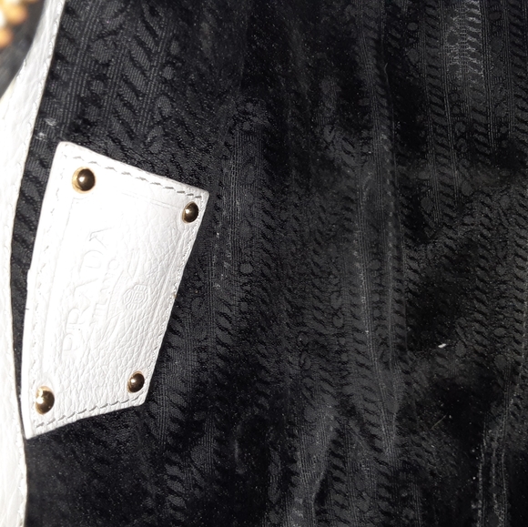 LADIES VINTAGE HANDBAG BY PRADA - Picture 3 of 6